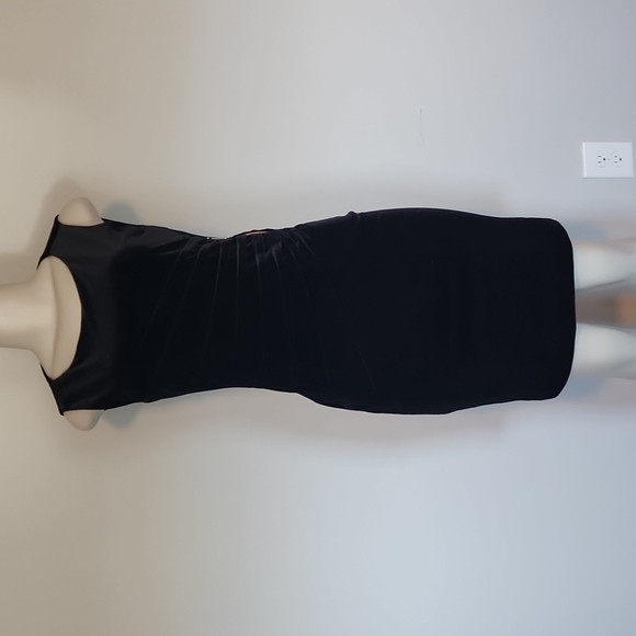 Ivanka Trump Dresses & Skirts - Ivanka Trump black velvet no sleeve dress-4